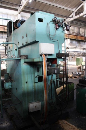 Вертикально-фрезерный станок УВФ-1 с ЧПУ