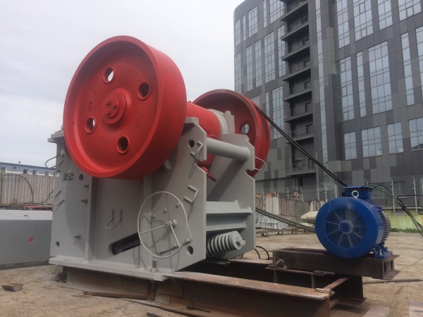 Щековая дробилка СМД-110А