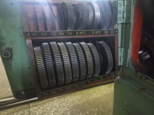 Универсальный резьбошлифовальный станок 5822