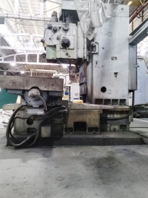 Вертикально-фрезерный станок с УЦИ 6560Ф1