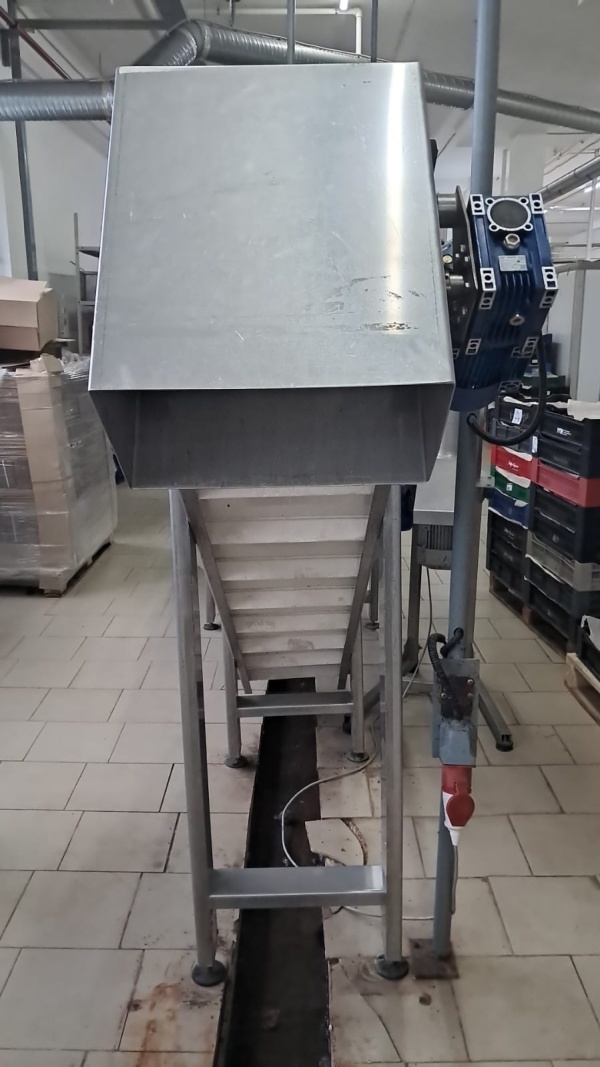 Транспортер подачи сырья наклонный