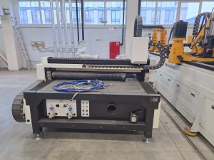 Оптоволоконный лазерный станок GWEIKE LF3015E, мало