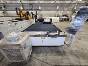 Оптоволоконный лазерный станок GWEIKE LF3015E, мало