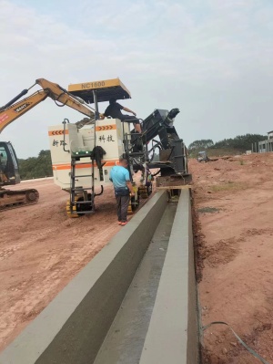 Бетоноукладчик / бордюроукладчик NC-1600