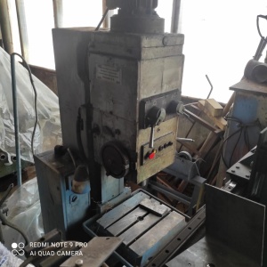 Станок вертикально-фрезерный 2Н135