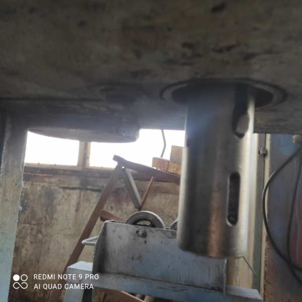 Станок вертикально-фрезерный 2Н135