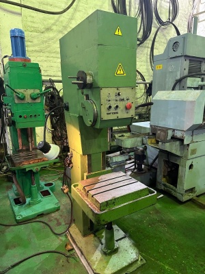 Вертикальный сверлильный станок 2г125 из НИИ