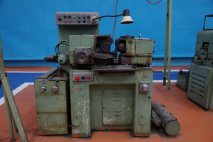 УниверсалЬный фрезерный 6В75 200*500; Шлифовальный 3Г182, 1968 г. в.Токарный 1ИС611В-1981 г.в; Шлифовальный 3Д-180, 1980 г.в