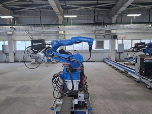 Робототехнический комплекс сварки на базе робота CRP RH20-06W, мало