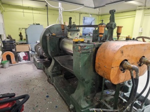 Вальцы 1 метр китай для резины. Можно сразу загружать 60 кг каучука