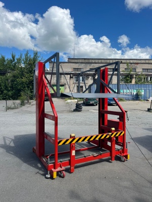 Передвижной грузовой подъемник (лифт)