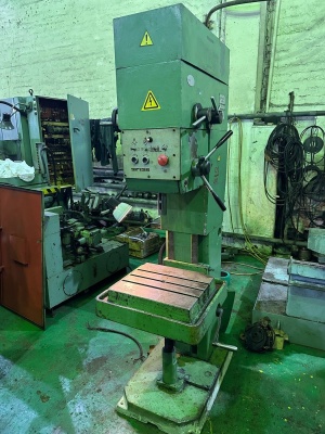 Вертикальный сверлильный станок 2г125 из НИИ