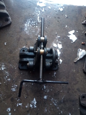 Винтовой стопор якорной цепи правый 28 кал