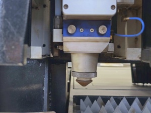 Оптоволоконный лазерный станок GWEIKE LF3015E, мало