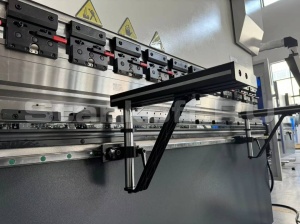 Гидравлический листогибочный 8-осевой пресс KRRASS PBS 110/2500 8 axis