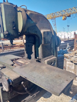 Вертикально-фрезерный станок 6м13П