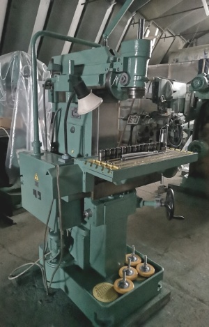 СТАНОК универсально-фрезерный 6М76П (99г) из НИИ с ОСНАСТКОЙ