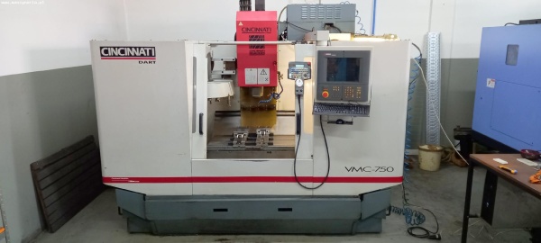 Вертикальный обрабатывающий центр с ЧПУ CINCINNATI MILACRON DART 750