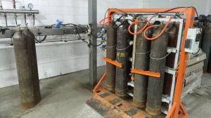 Линия розлива газированных напитков. Формат бутылок: 1,0-1,7л. ПЭТ – «детское шампанское», 1,5-2,0л. ПЭТ – квас и газнапитки. В хорошем