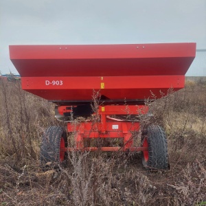 Прицепной разбрасыватель удобрений Quivogne D-903