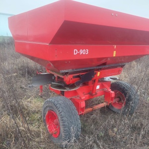 Прицепной разбрасыватель удобрений Quivogne D-903