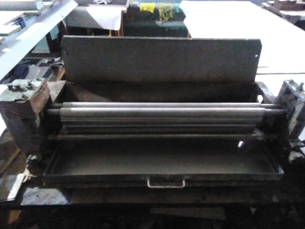 Клеемазательная машина JS-600/660A