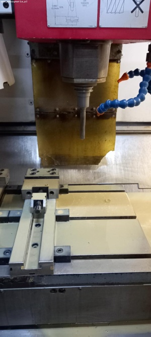 Вертикальный обрабатывающий центр с ЧПУ CINCINNATI MILACRON DART 750