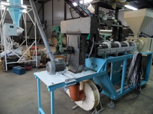 Смесители, миксеры ПВХ, экструдер для производства