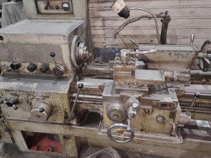 Токарный винторезный  1К62Д