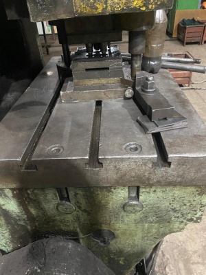 Пресс кривошипный К2330Б