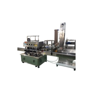 Скоростная укупорочная машина с автоматической подачей крышек GS-880