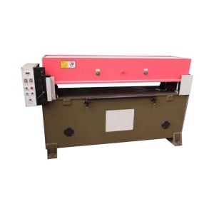 Линия для производства одноразовых полиэтиленовых пеньюаров (накидок)