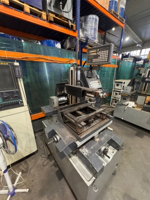 Проволочно-вырезные станки многопроходные струйного типа с шаговыми двигателями. Серия ДК77