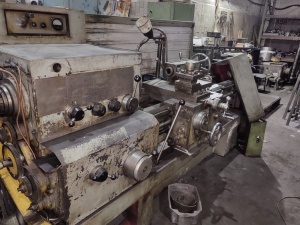 Токарный винторезный  1К62Д