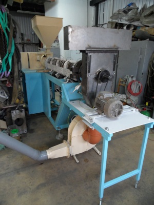 Смесители, миксеры ПВХ, экструдер для производства