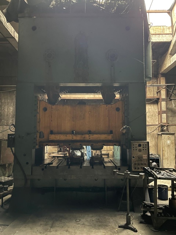 Пресс двухкривошипный листоштамповочный К05-104 усилие 500 тонн в отличном рабочем состоянии 1975 г.в