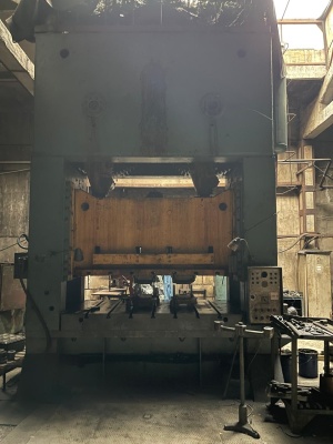 Пресс двухкривошипный листоштамповочный К05-104 усилие 500 тонн в отличном рабочем состоянии 1975 г.в