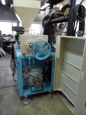 Смесители, миксеры ПВХ, экструдер для производства