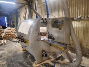 Beaver 415 (2007) — надёжный четырёхсторонний строгальный станок для профессиональной обработки древесины.()