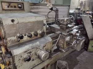 Токарный винторезный  1К62Д