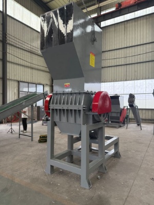 Дробилка PSJ800 37кВт для ПЭТ-бутылок, всех видов твердых и мягких пластиков