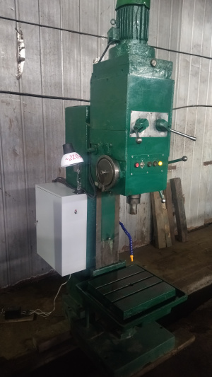 2Н135 Универсальный одношпиндельный вертикальный сверлильный станок