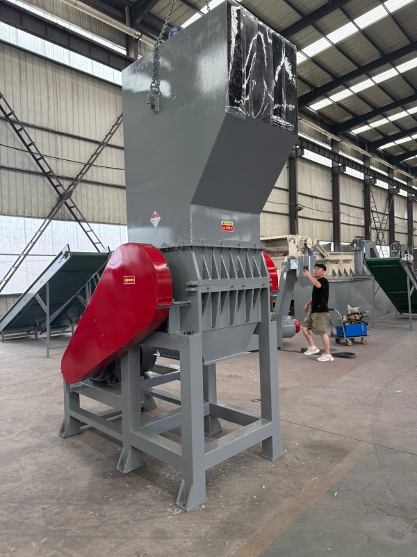 Дробилка PSJ800 37кВт для ПЭТ-бутылок, всех видов твердых и мягких пластиков