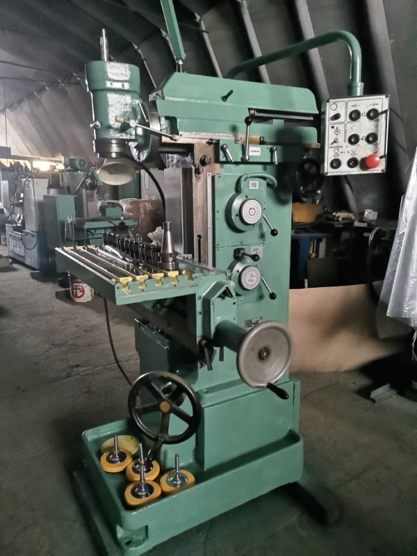 СТАНОК универсально-фрезерный 6М76П (99г) из НИИ с ОСНАСТКОЙ