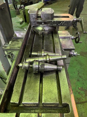 Широкоуниверсальный, инструментальный фрезерный станок TOS FNK25A