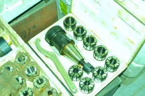 Цанговый патрон с набором цанг. Конус 45 (исо 45)