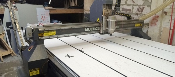 Фpезepно-гpавиpoвaльный стaнoк с ЧПУ МULТICUT 3000 в РАССРОЧКУ