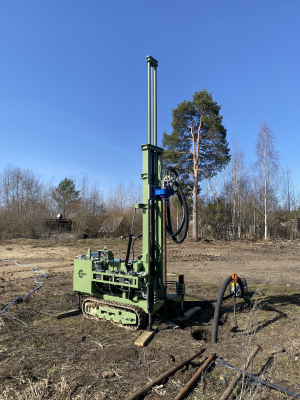 Дизельная самоходная буровая установка на гусеничном ходу