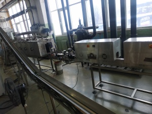 Машина для автоматического нанесения термоусадочных этикеток на конические стаканы