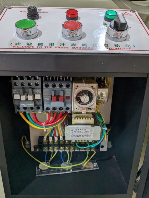 Электрический консольный разматыватель рулонного металла